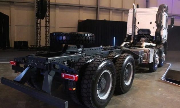 Mercedes Benz Arocs 4845K, Truk Tangguh dengan Banyak Fitur